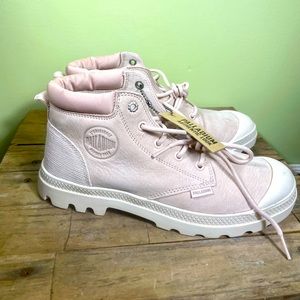 Womens BRAND NEW Dusty Pink Palladiums size 8.5